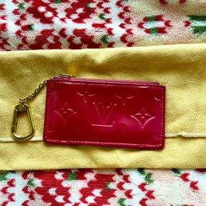 Louis Vuitton Pouchette Cles in Vernis Rose Monogram